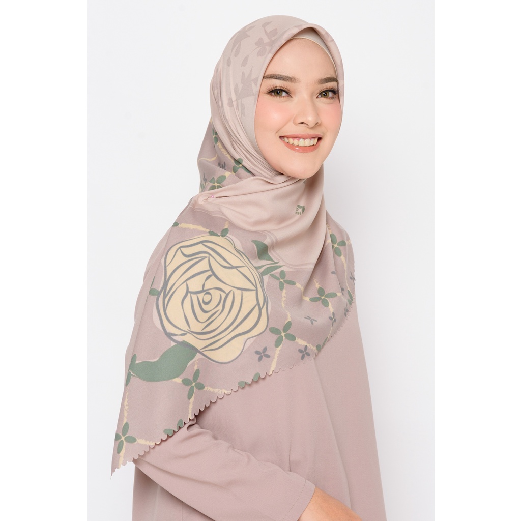 ZM Zaskia Mecca - Rose Charm Pink Scarf Kerudung Segi Empat Ultra Sonic - Romansa Khatulistiwa-3