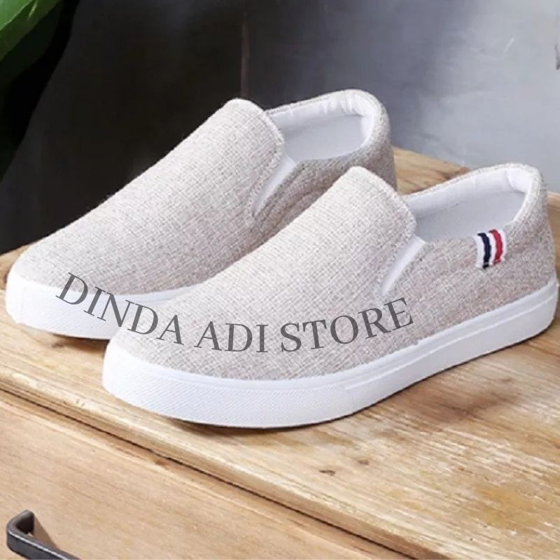 Dinda Sepatu Wanita Slip On Kanvas Korea Trendy model 2022 simple warna krem dan hitam ukuran 36-40