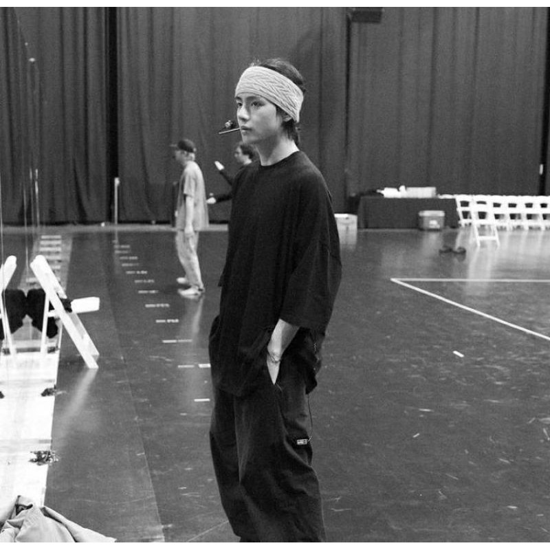 Extra Loose Fit Tshirt Kaos Oversize Fashion BTS kim tae hyung BERSHKA MAN ORIGINAL