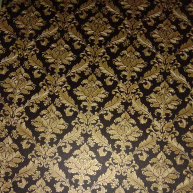 Wallpaper Dinding Klasik Hitam Merah Aksen Gold Eksklusif