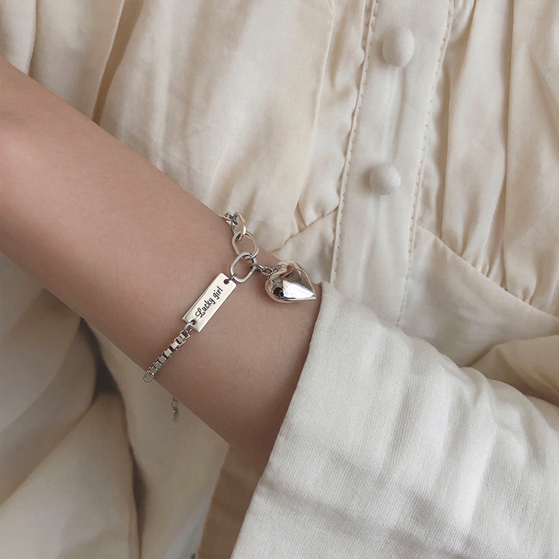 Gelang Tangan Rantai Liontin Hati Bahan Alloy Warna Silver Hias Berlian Imitasi Ala Korea Untuk Wanita