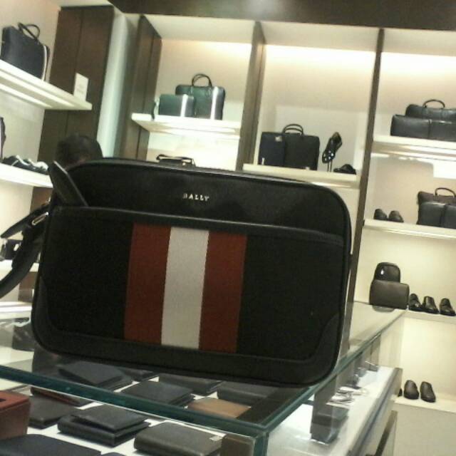 Dompet Bally