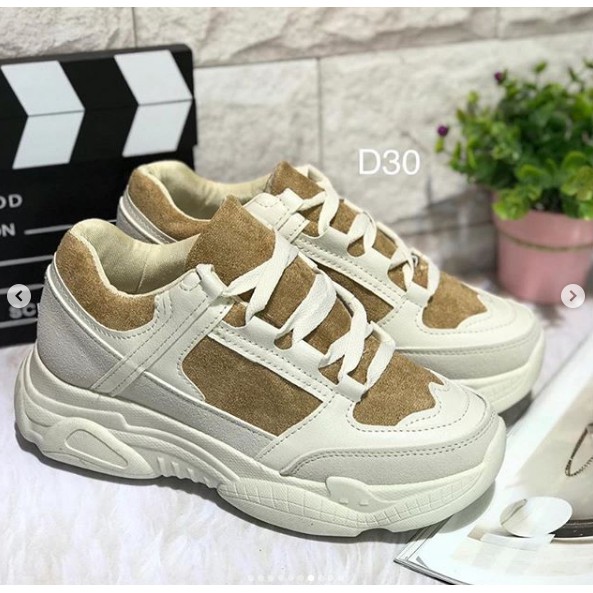 Sepatu sneakers D30