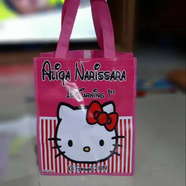 

Hai ayah bunda, silahkan request design apa saja. Tas souvenir tas ultah tas hajatan syukuran