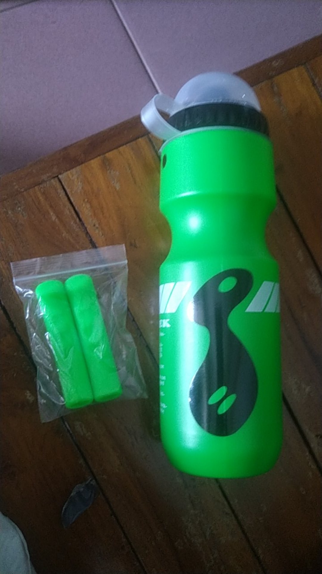 Paket Botol Minum Sepeda Gunung Botol Serat Karbon Berbentuk V.