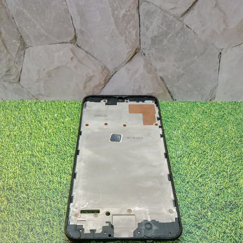 Frame LCD Dudukan LCD Samsung M20 Original Copotan Asli