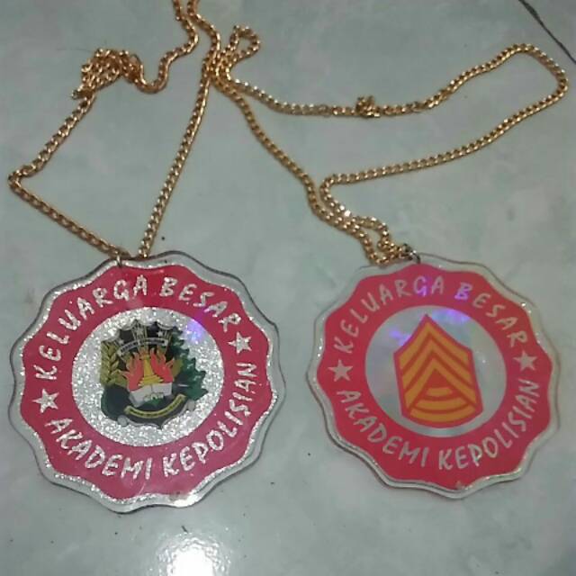 gandungan kaca mobil keluarga besar akpol