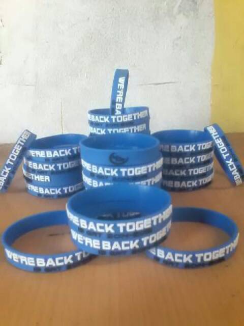 Gelang custom / gantungan kunci custom / emblem karet rubber