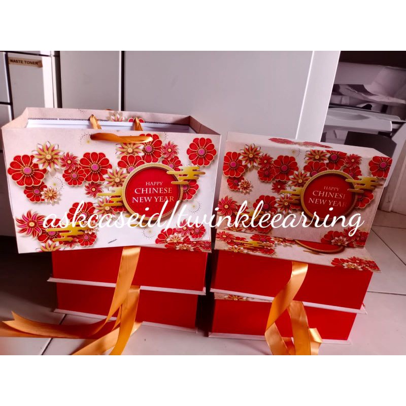 

Box Imlek / Kotak Kue Imlek / Box Hampers Imlek ukuran 25x15x8cm Ready dibawah 20pcs