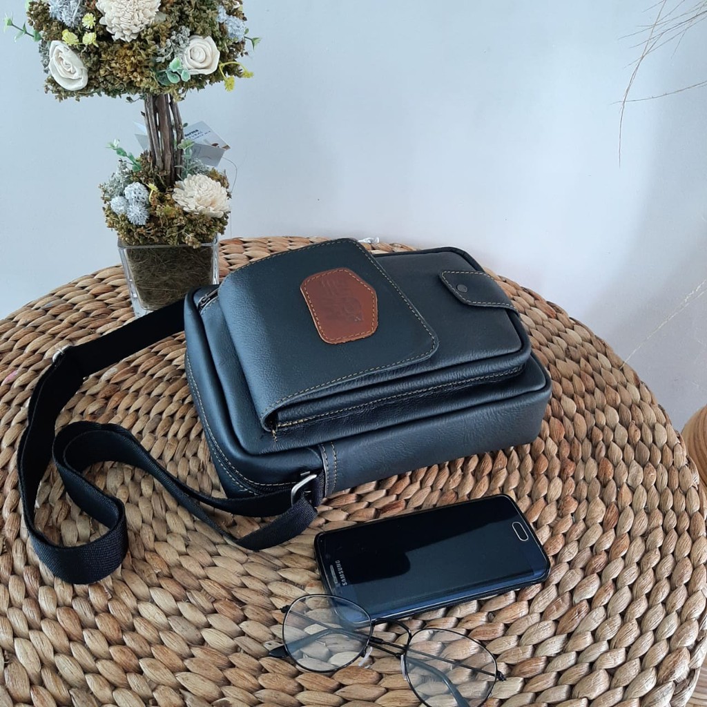 Tas Selempang Kulit Pria Sleting Berdiri Model Kulit Jeruk