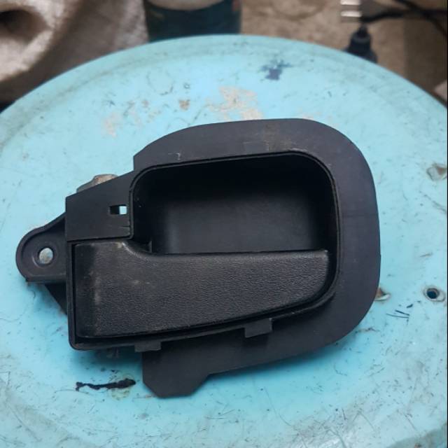Handel handle pintu dalam bmw e36