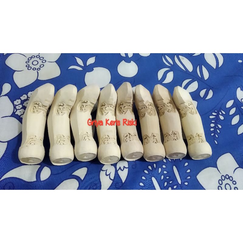 Deder Keris Kayu Cendana