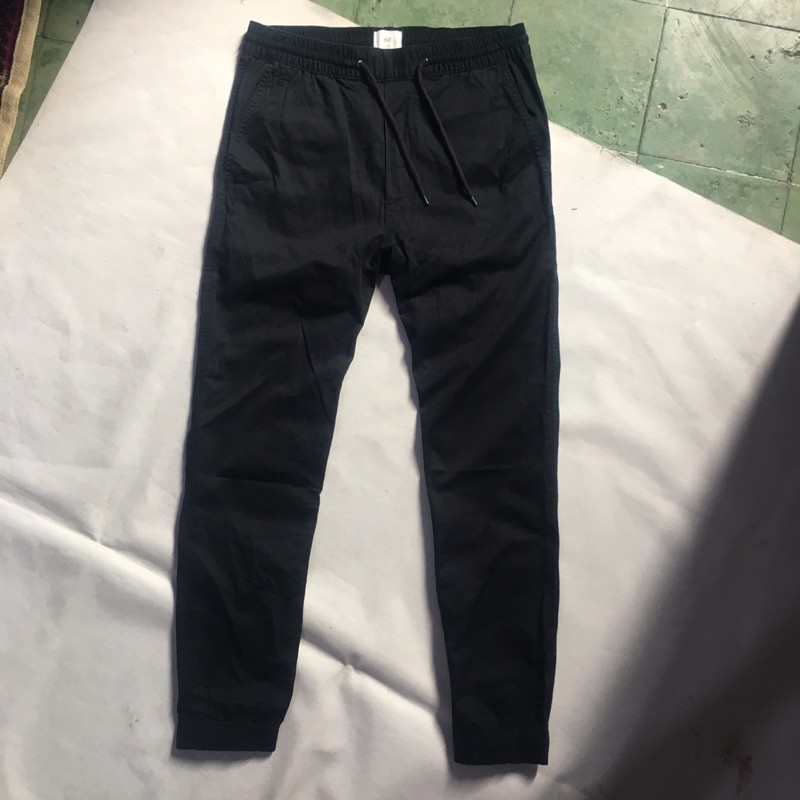 celana jogger h&m-pria/cowok-bekas/second ori-size 30