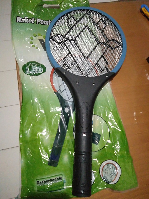 Raket Nyamuk Charge + Senter Led Vdr 101rn