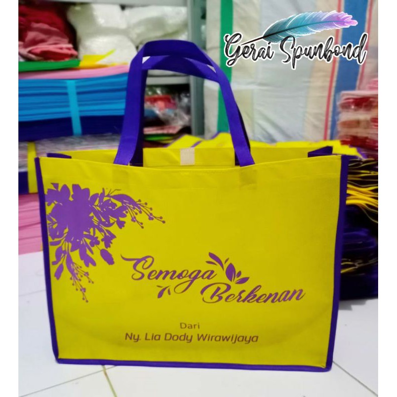 

Goodie Bag Spunbond Uk. 50cm x 10cm x 40cm Landscape Besar Plus Sablon Custom