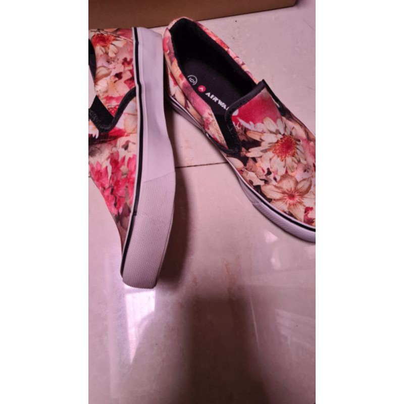 Sepatu slip on Airwalk motif bunga