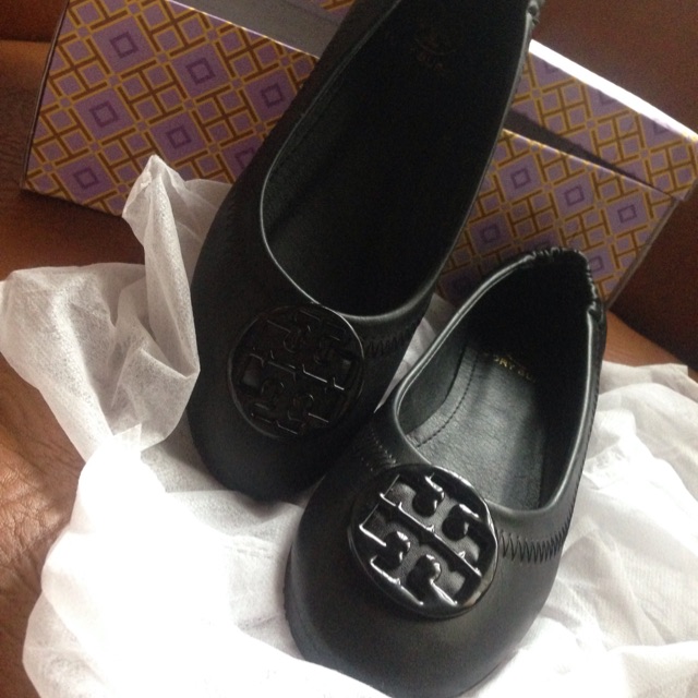 Sepatu tory burch