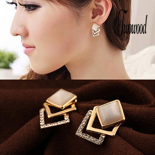 1 Pasang Anting Stud Bentuk Persegi Model Hollow Warna Emas Untuk Wanita