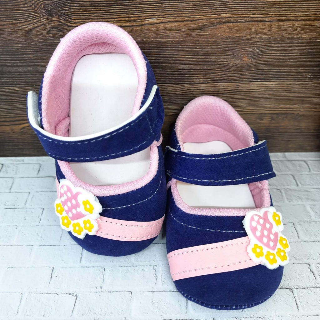 mandirishoestore-SEPATU PREWALKER PEREMPUAN BAHAN BLUDRU LOVE BUNGA GPY04