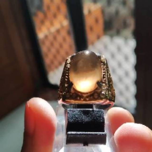 Batu kecubung asap atau smoky quartz