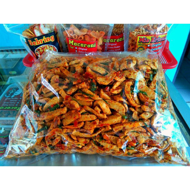 

Keripik Basreng Bakso goreng pedas aroma jeruk khas Makasar 1kg murah Grosir