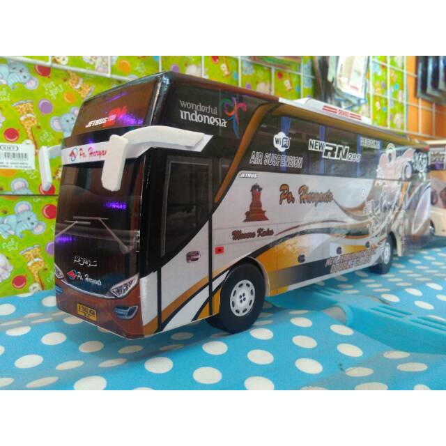 Miniatur bus bis Haryanto