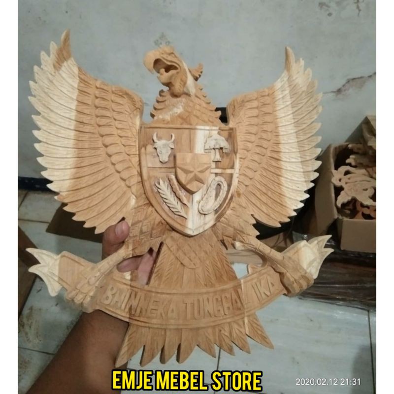 Lambang Burung Garuda Ornamen Ukir Hiasan Dinding Kayu Jati