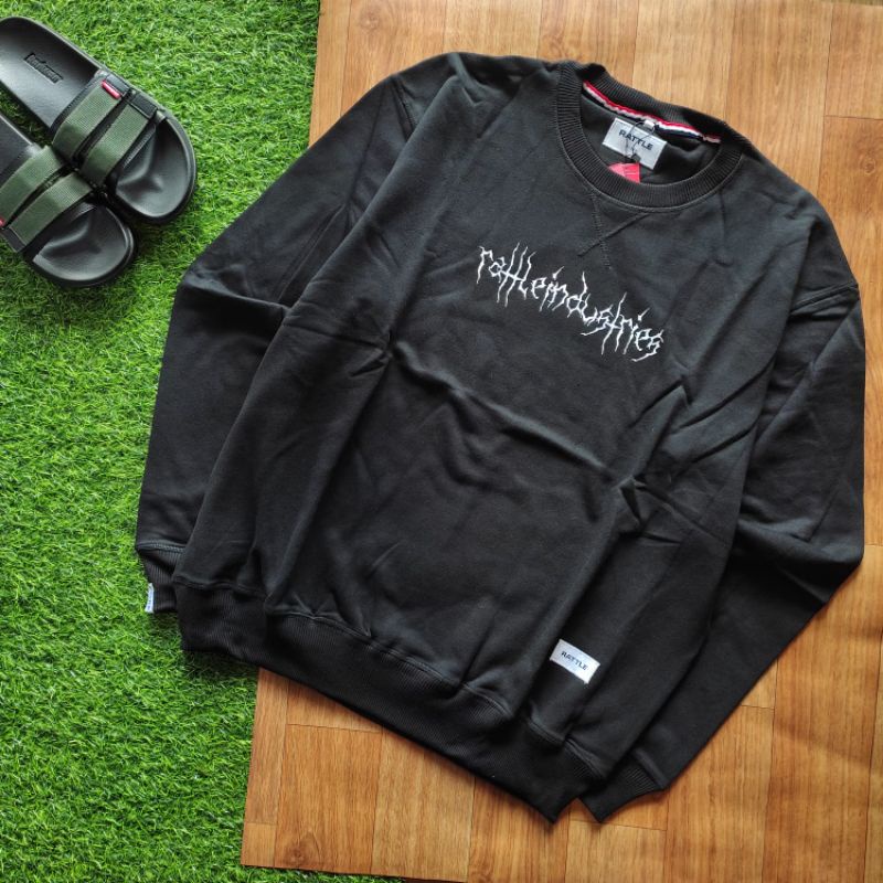 TRIPLE XTREME - CREWNECK HITAM - RATTLE INDUSTRIES