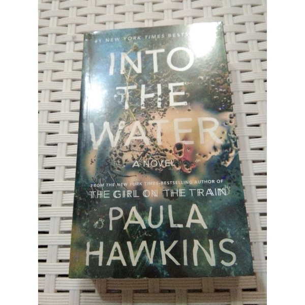 Preloved Into the water Paula Hawkins