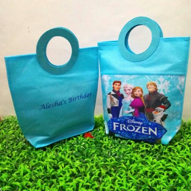 

Goodie bag ultah pegangan bulat karakter frozen plus sablon nama