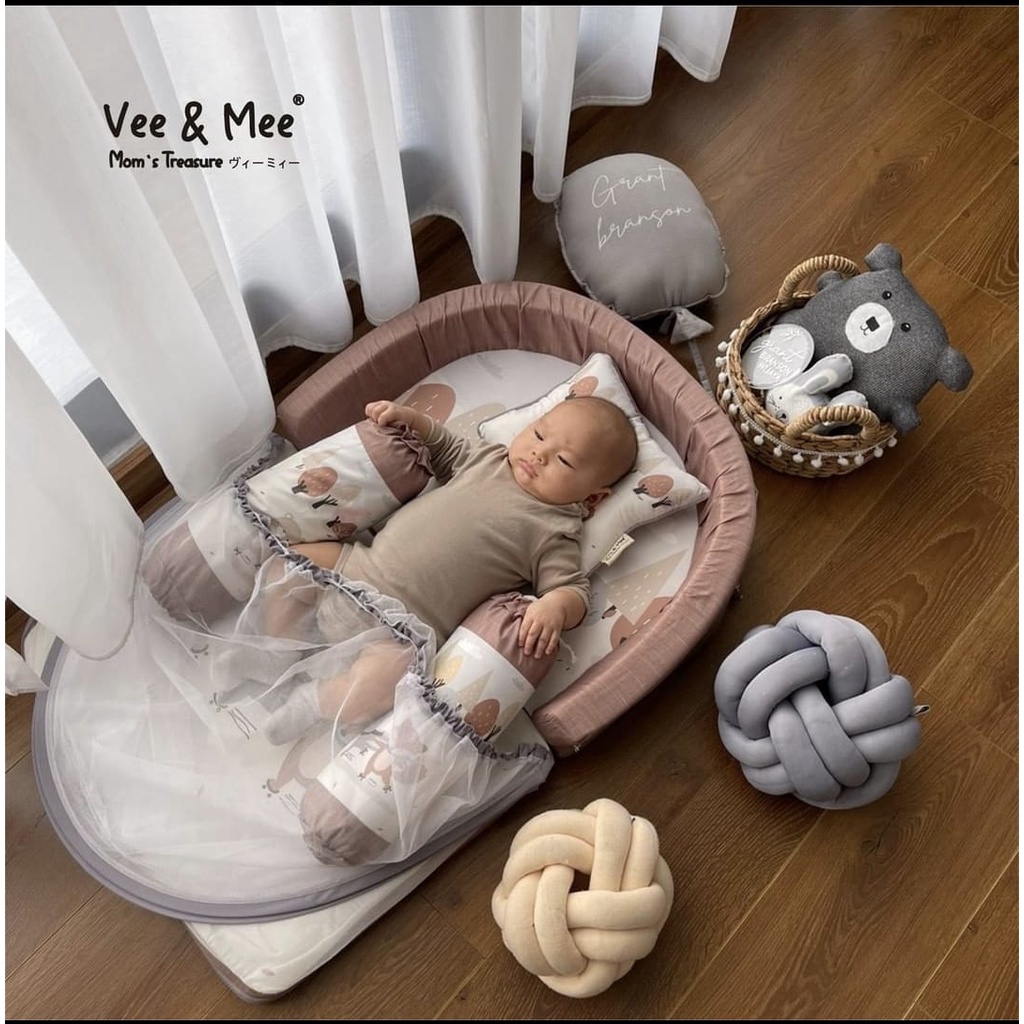 [2 Kg] Vee &amp; Mee Kasur Bayi Lipat Bumper Anti Bakteri + Kelambu Raccoon &amp; Friends Series -  VMK 1050