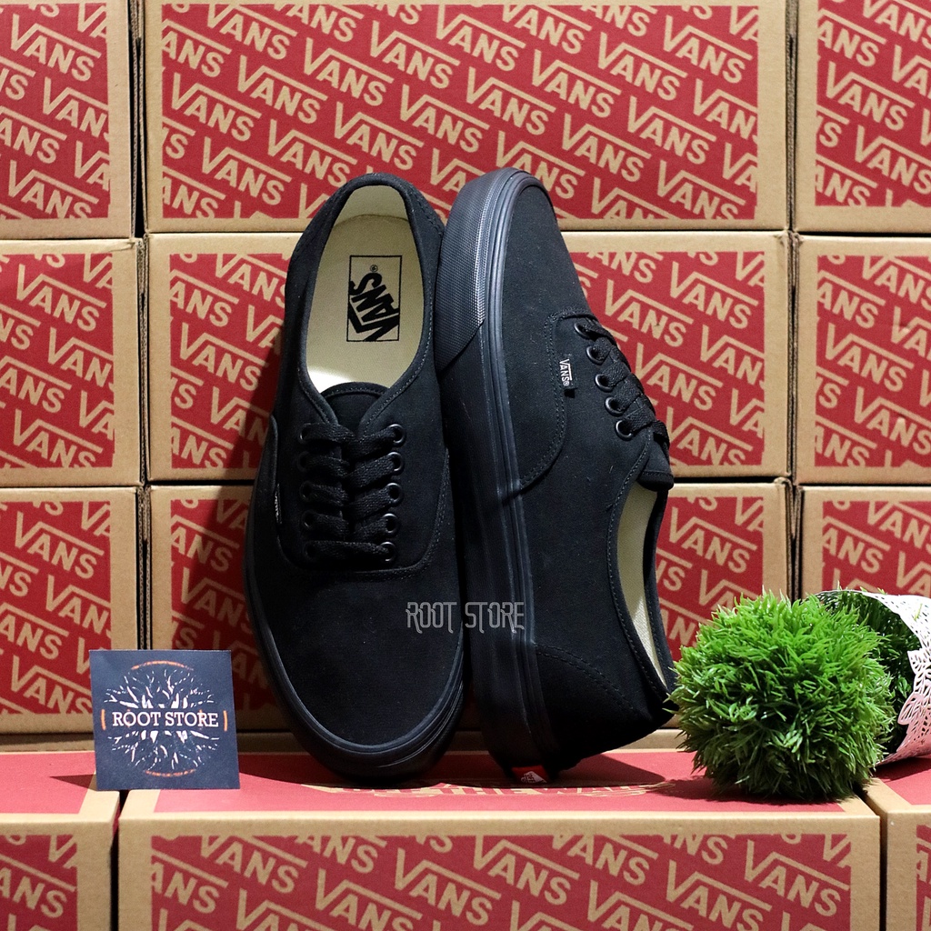 100% BNIB Sepatu Authentic All Black / Sneakers Authentic Full Black