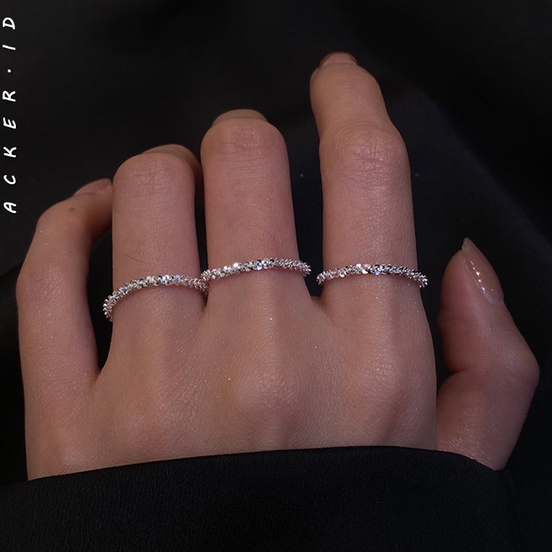 Cincin Gypsophila Bentuk Lingkaran Warna Silver Untuk Wanita