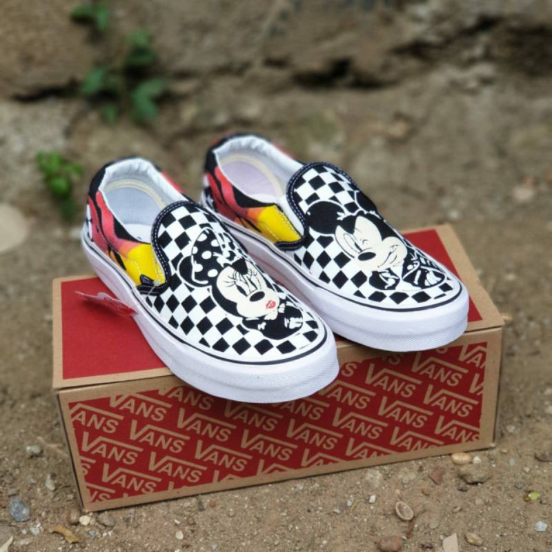 Sepatu Vans Slip on Mickey Mouse Cewek. Ukuran 36-40