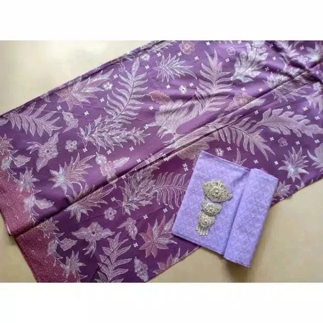 Kain Batik Solo Kembang Dasar Ungu