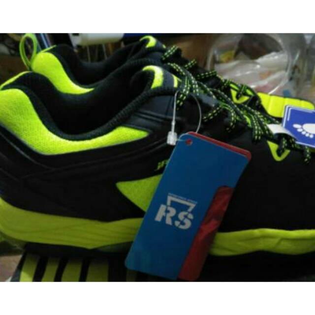 SEPATU BADMINTON RS JF891