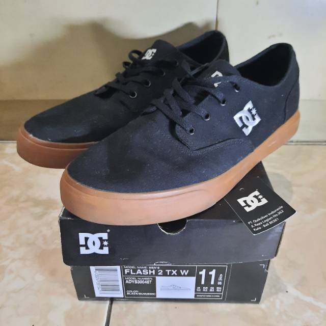 Sepatu DC Shoes Flash 2 TX Second
Size 11 US / 44.5 EUR Original Second