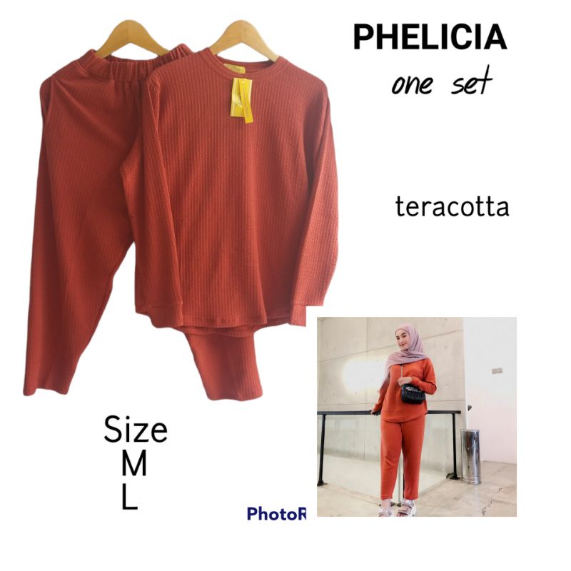 One set phelicia