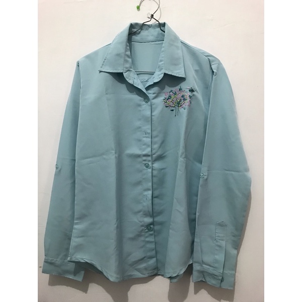 Kemeja Kancing Motif Bunga Kecil