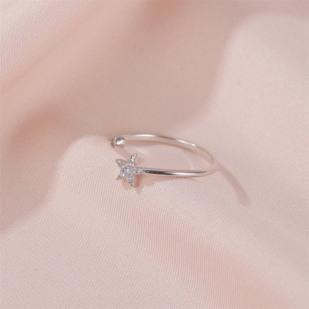Cincin Model Terbuka Desain Pentagram Aksen Berlian Untuk Wanita