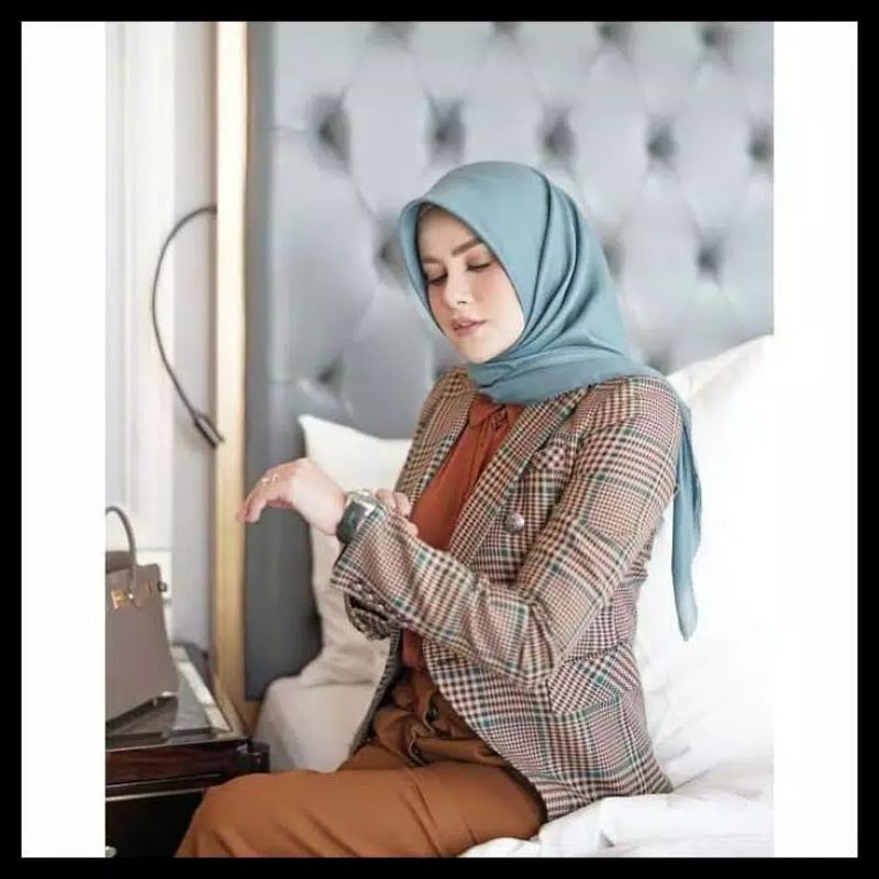 Buttonscarves Olla Square Dusty Blue