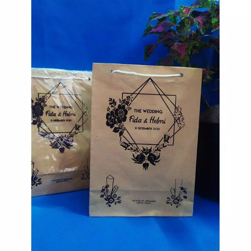 

paperbag custom sablon suka2 ukuran 20*10*25 cocok untuk sovenir
