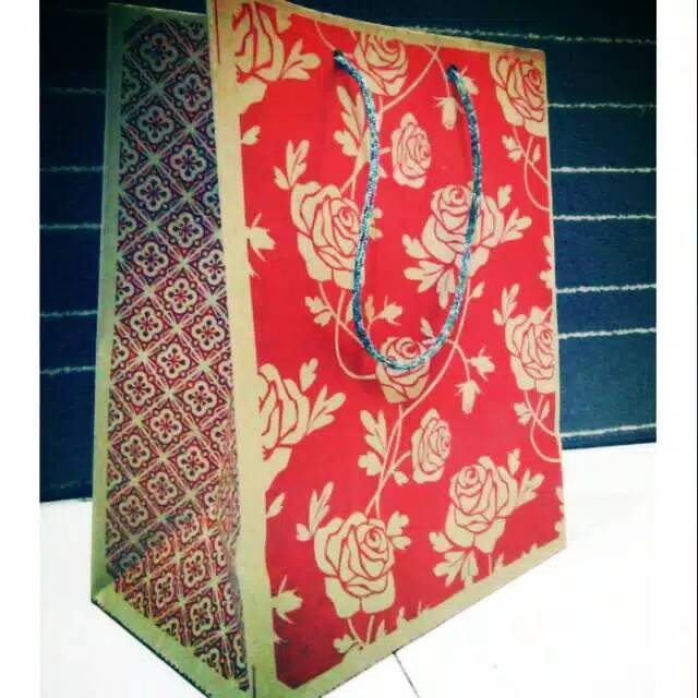 

Paper bag/ tas kertas batik (20 x 25) 0108