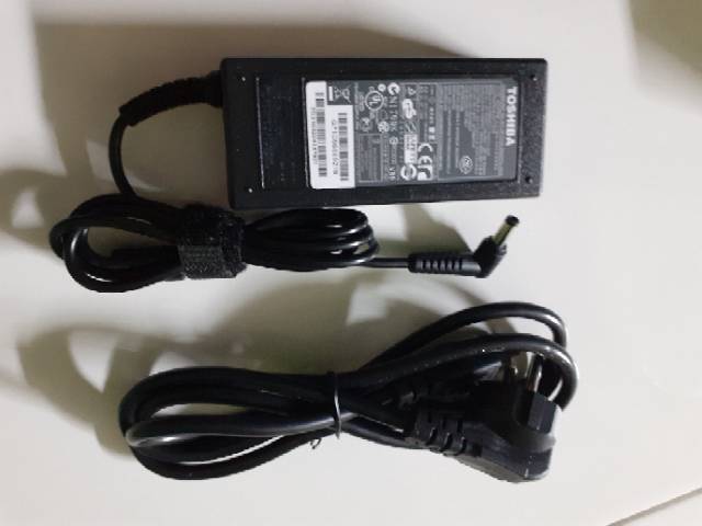 CHARGER- ADAPTOR- THOSIBA 19v 3.42a C600 C640 L645 L640 L510