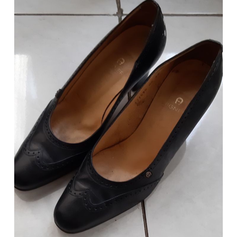 sepatu etienne aigner