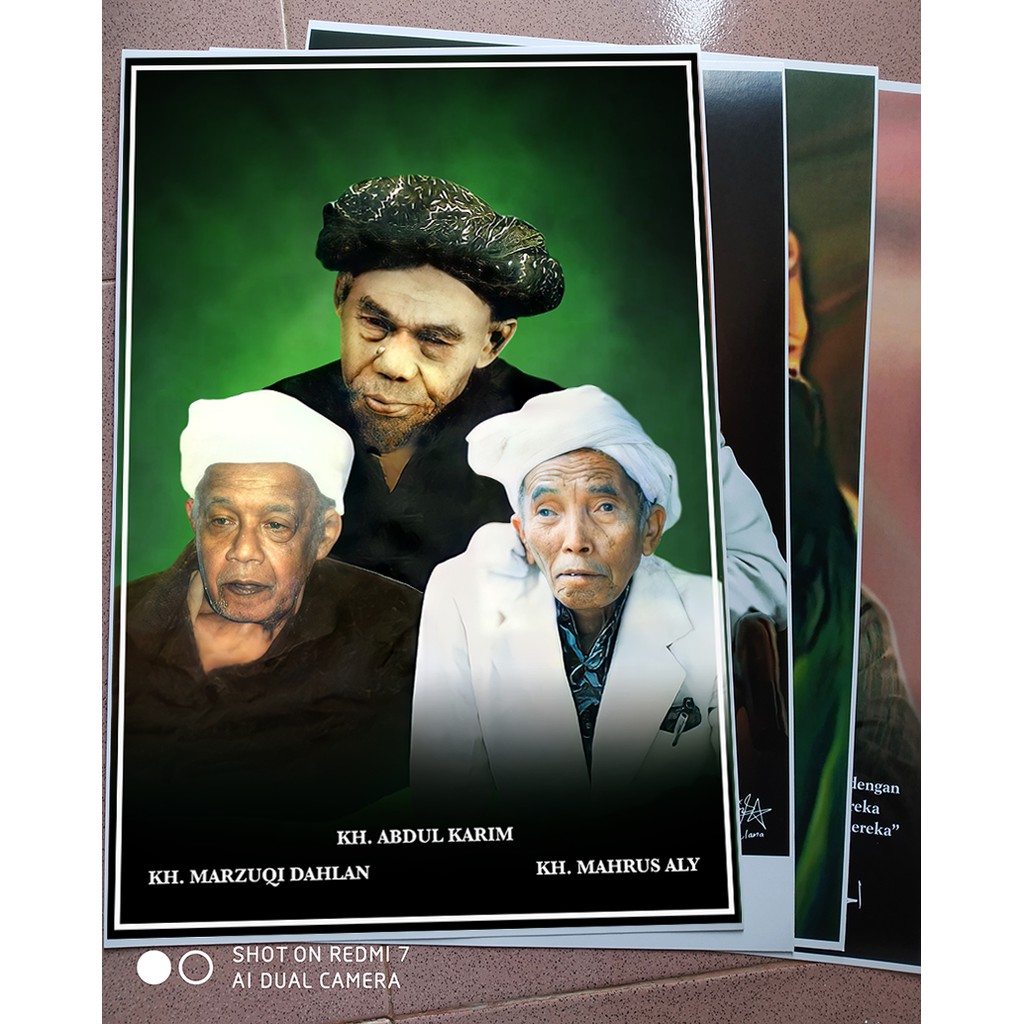 

POSTER 3 TOKOH PENDIRI LIRBOYO UKURANN A3+ 32*47CM BAHAN ARTPAPER 310GRAM TEBAL