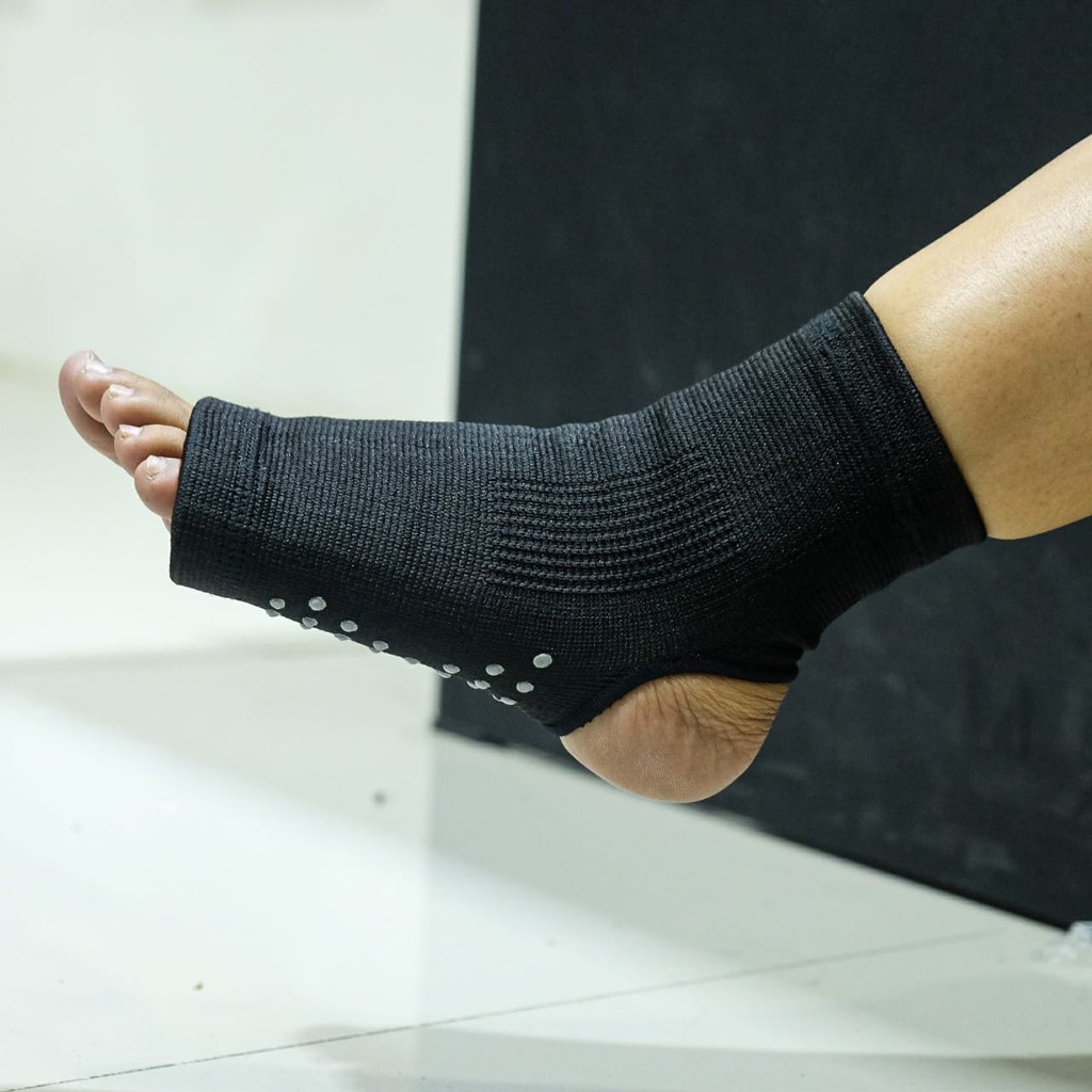 Deker Pelindung Engkel Kaki Ankle Brace Support Untuk Kaki Cidera Olahraga Volly Futsal Sepakbola Antislip Original AVO