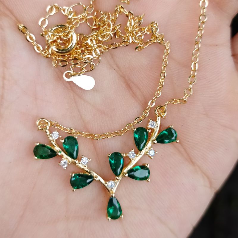 liontin zamrud hijau gold koleksi wanita cewek perhiasan anting kalung batu permata berlian