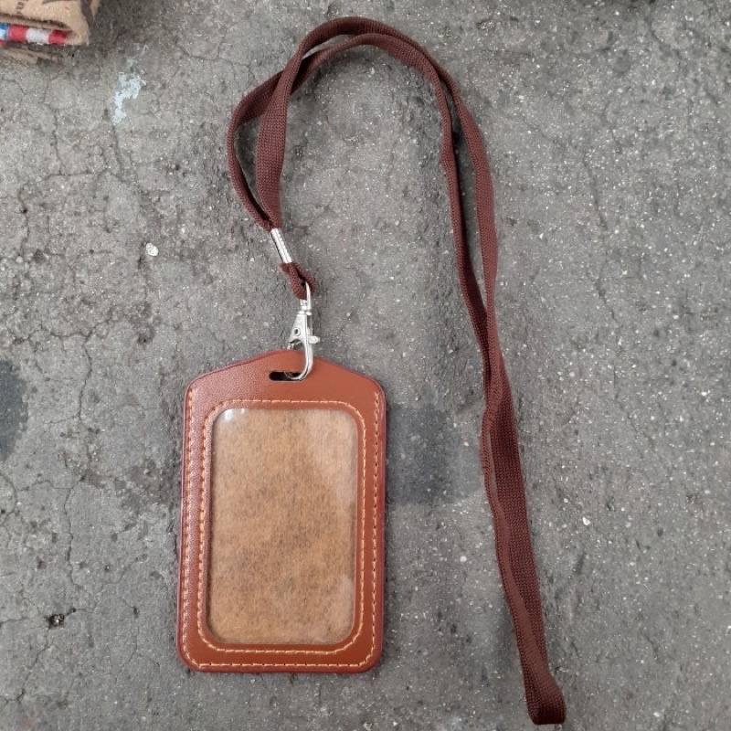 

Tempat id card name tag holder kulit non magnet imitasi single card plus tali terlaris