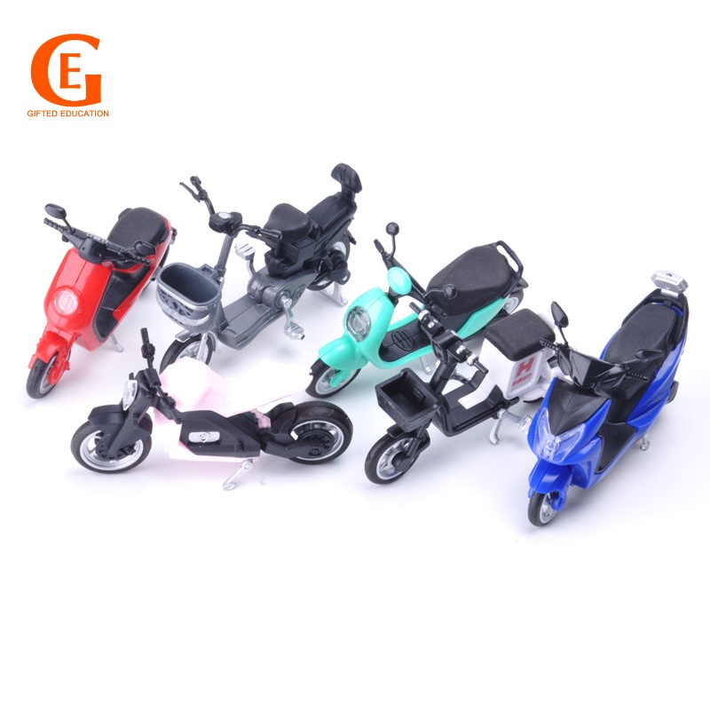 6pcs Miniatur Motor Klasik Elektrik 4D Skala 1 / 24 Bahan Plastik Untuk Koleksi / Hadiah